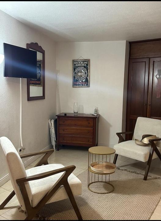 Studio Sainte Anne 2Mn A Pieds De La Plage ,Possibilite Location De Voiture Ngoại thất bức ảnh