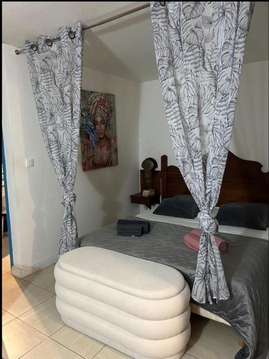 Studio Sainte Anne 2Mn A Pieds De La Plage ,Possibilite Location De Voiture Ngoại thất bức ảnh