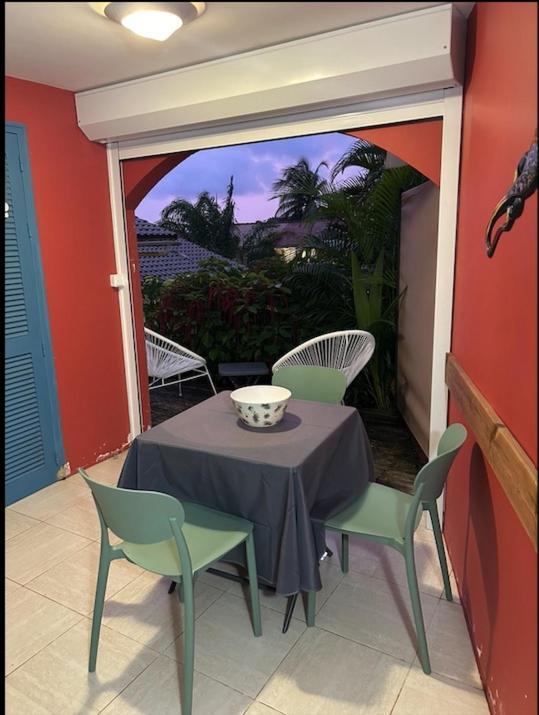 Studio Sainte Anne 2Mn A Pieds De La Plage ,Possibilite Location De Voiture Ngoại thất bức ảnh